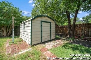 Building Photo - 526 Schmeltzer Ln