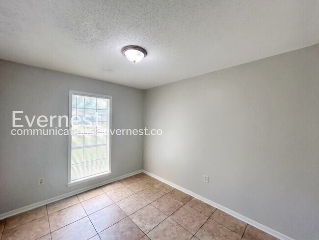 Building Photo - 3 Bed, 1 Bath Home with Fenced Yard and Carport / Pet-friendly / Coming Soon!