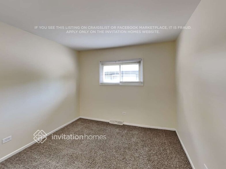 Building Photo - 23017 Lakeshore Dr