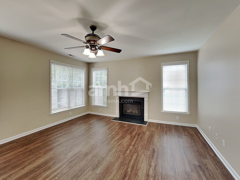 Building Photo - 7355 Sedgebrook Dr W