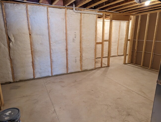 Building Photo - Recently Built 4 Bedroom, 2.5 Bath Duplex in Grandville