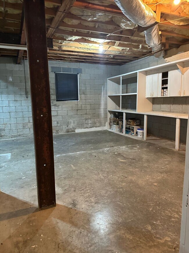 Building Photo - HOME AVALIABLE FOR RENT ON 2 ACRES! **RENT SPECIAL, $500 OFF FIRST FULL MONTH RENT**