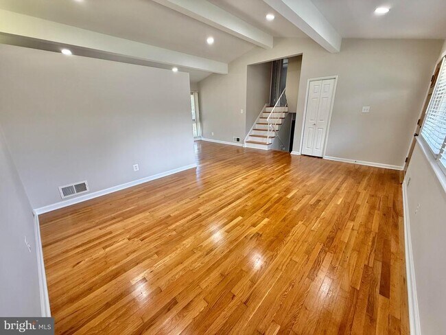 Building Photo - 7700 Glenister Dr