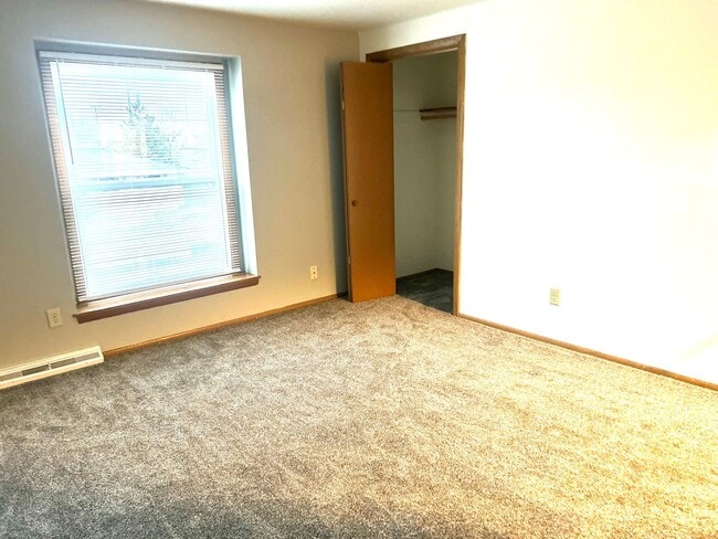 Building Photo - 730 Fairwood Dr