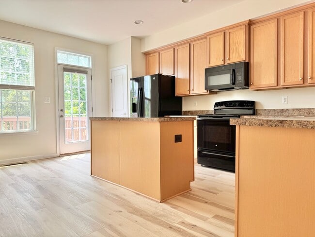 Building Photo - 127 Streamview Dr
