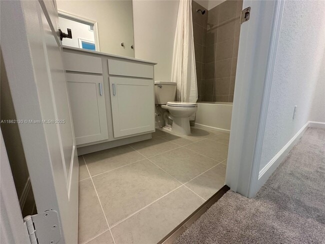 Building Photo - 402 SE Crossoak Ln
