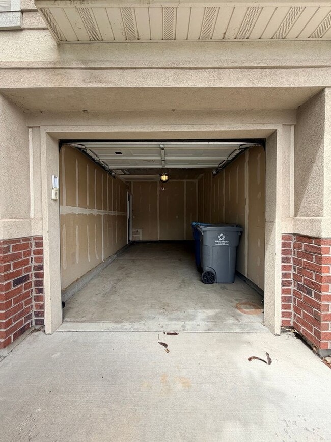 Building Photo - PAY NOTHING UNTIL AUGUST 1ST- 3 Bed, 2.5 Bath Townhome in Pleasant Grove