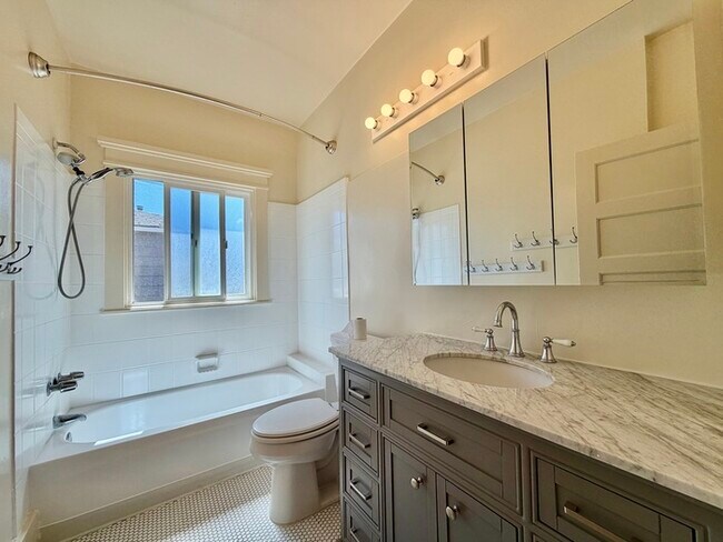 Building Photo - South Park Cottage Charm – 2BR/1BA with Bonus Room, Gated Yard & Garden Bed, Small Pets Welcome!