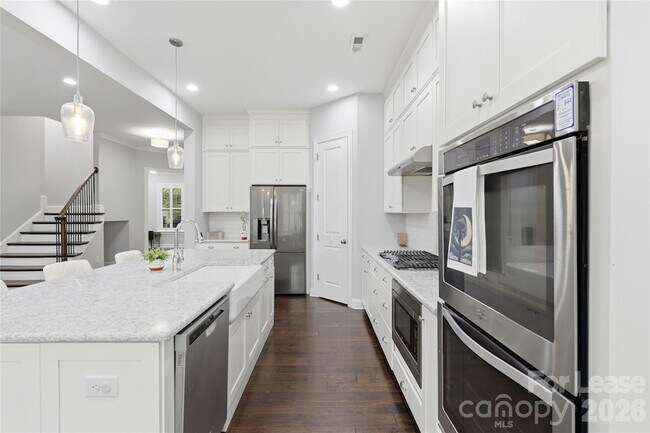 Building Photo - 5401 Meadowcroft Way