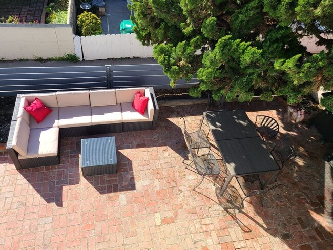 Building Photo - Fully furnished 1 bed 1 bath in Mission Beach.