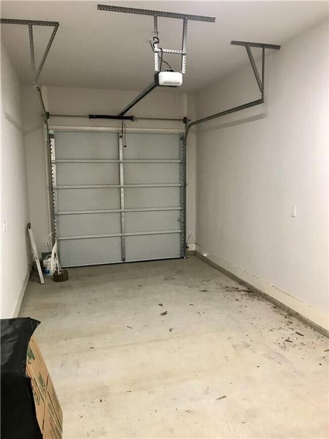 Building Photo - Central Austin / 3 bedroom, 2.5 baths / Mo...