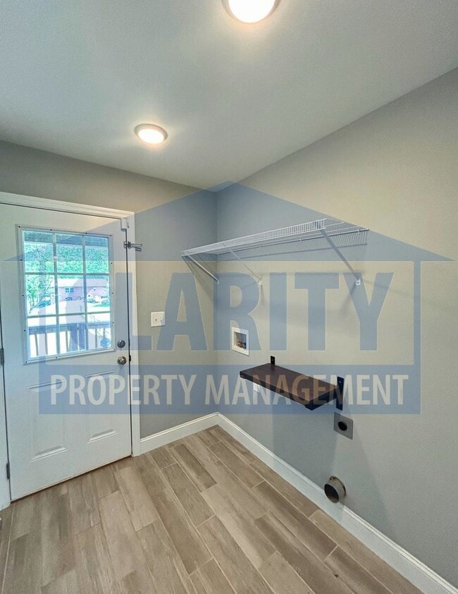 Building Photo - Charming 3 Bedroom, 2 Bath Home with Spaci...