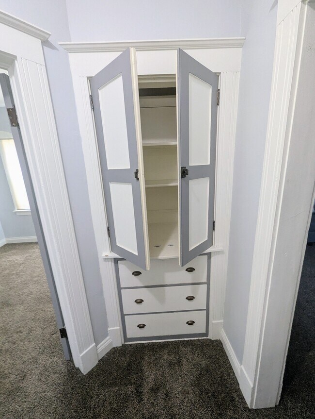 Building Photo - 228 N Pearl St