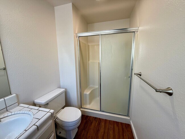 Building Photo - Single story home in established neighborhood!