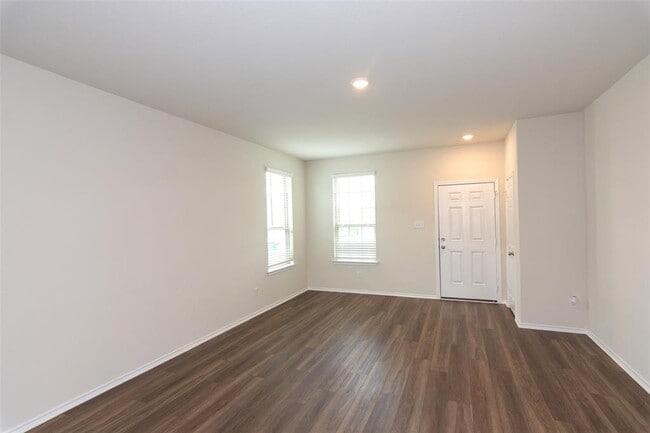 Building Photo - 229 The Duke Dr