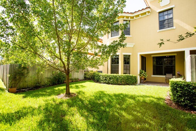 Building Photo - 10426 Wellington Parc Dr