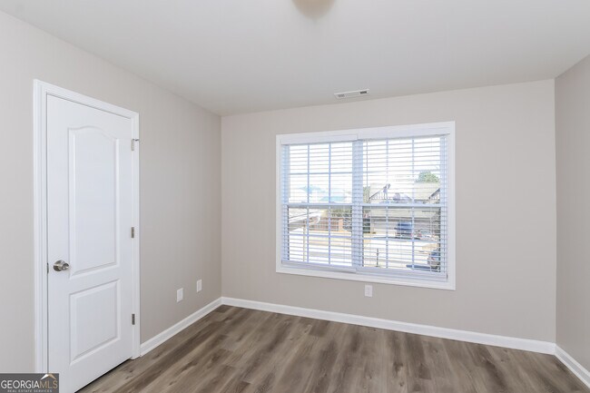 Building Photo - 9105 Alden Dr