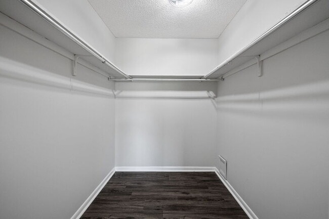 Building Photo - 1028 SE Kinsey Dr