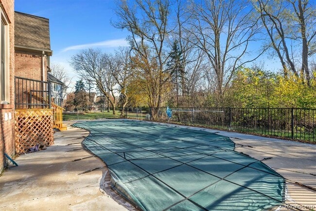 Building Photo - 6573 Poppleton Rd