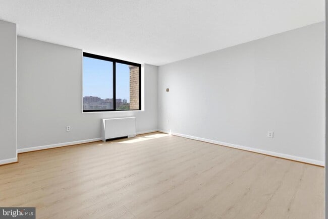 Building Photo - 3705 S George Mason Dr