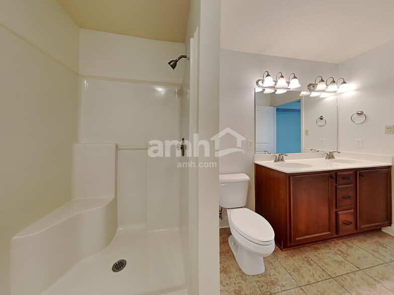 Building Photo - 2961 S Hartland Dr