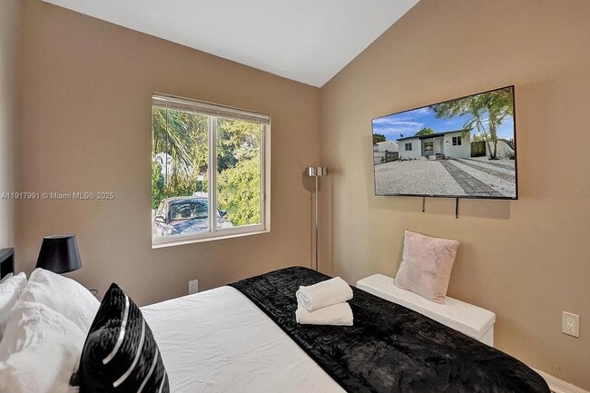 Building Photo - 170 NW 46th St