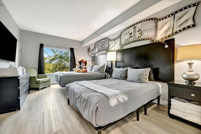 Building Photo - 8303 Palm Pkwy