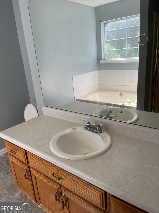 Building Photo - 506 Rosewood Cir