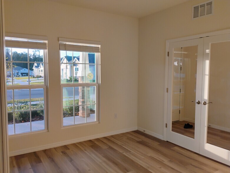 Building Photo - 5191 SW 52nd Dr