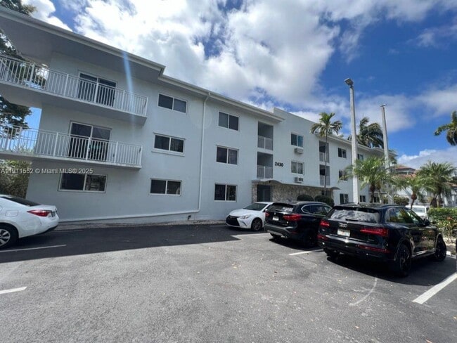 Building Photo - 2430 NE 135th St