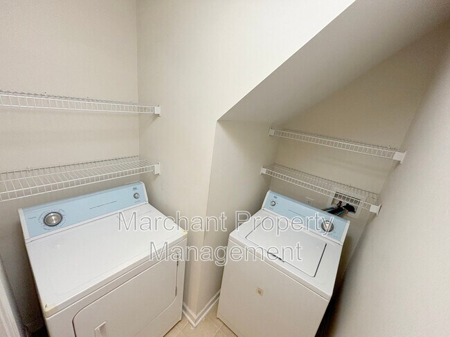 Building Photo - 304 Horsepen Way