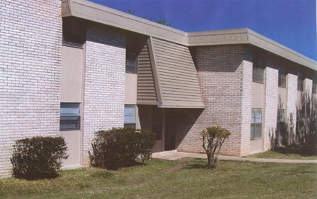 Building Photo - Rivercrest Apartments