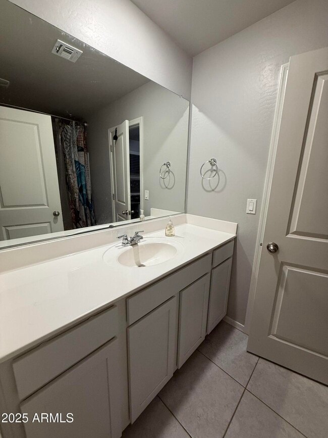 Building Photo - 6014 E Helios Dr