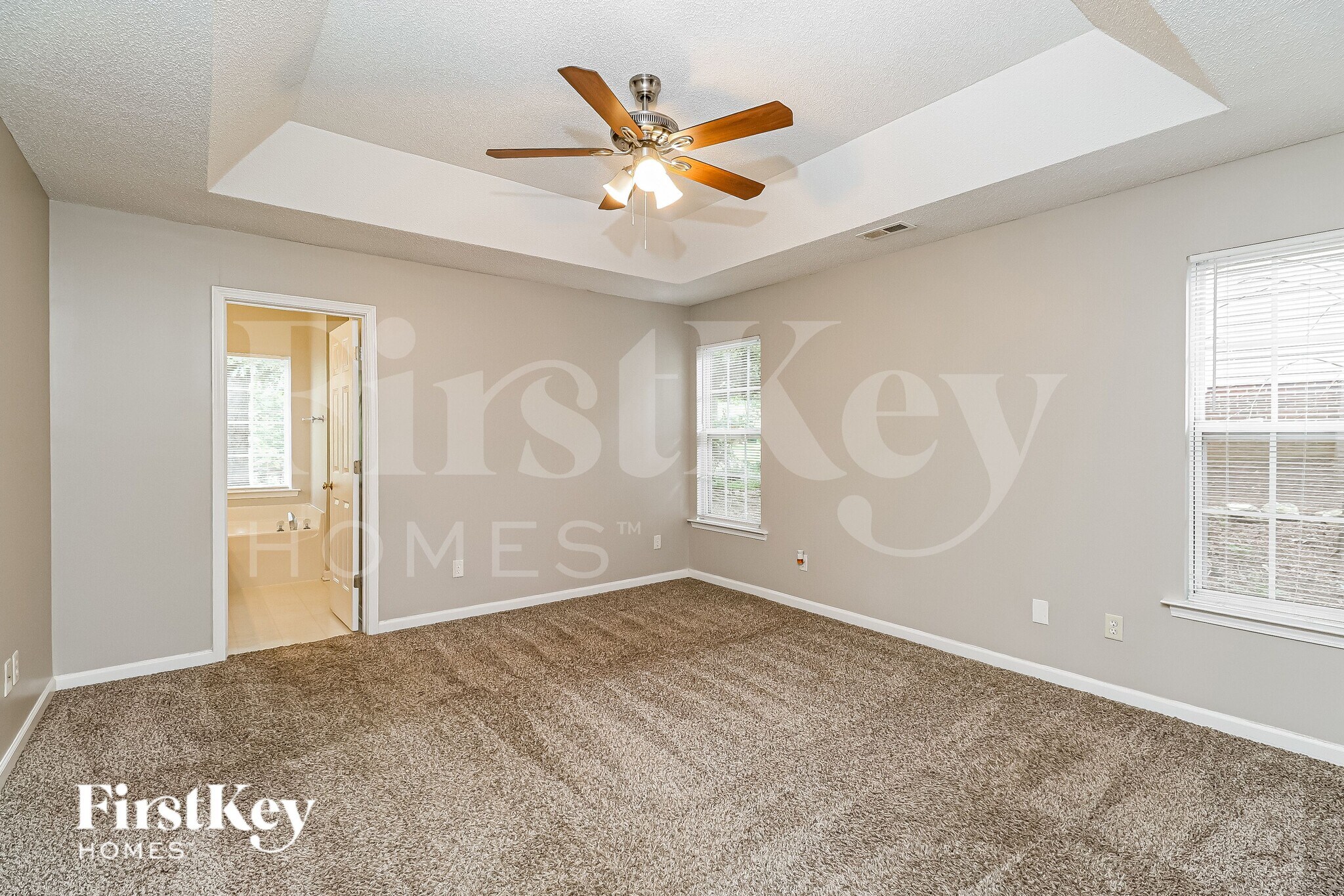 Building Photo - 3235 Leicester Dr