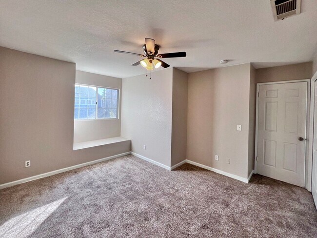 Building Photo - $2,295 Villa & Barstow, 3 Bedroom Condo - ...