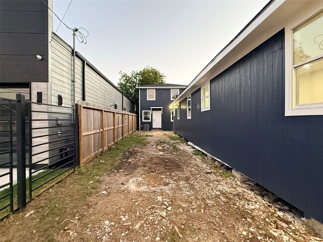 Building Photo - 3268 Holman St