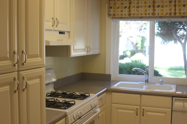 Building Photo - 237 Green Lea Pl