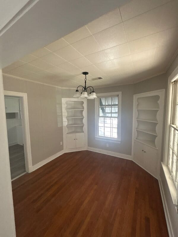 Building Photo - 419 Valley St