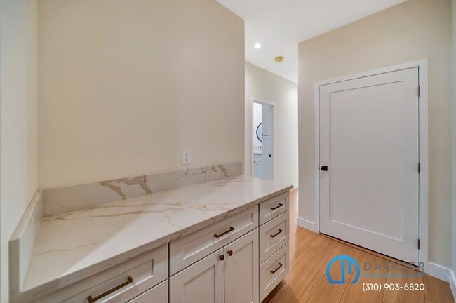 Building Photo - 2800 Winter St