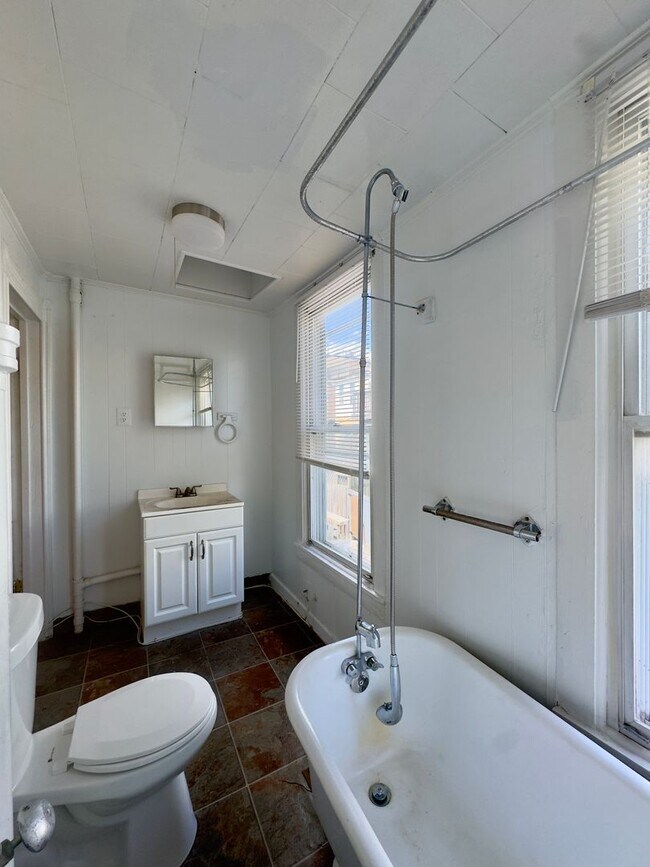 Building Photo - Charming 2BR/1BA Townhome in Canton/Upper Fells, Baltimore, MD!