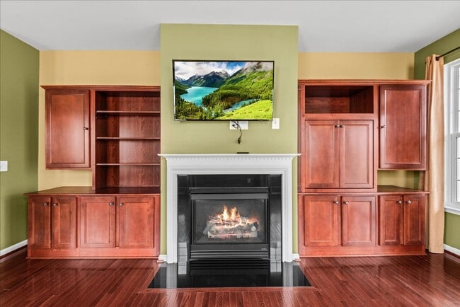 Building Photo - 3 Bed 3 Bath in 55+ Four Seasons Dumfries, VA