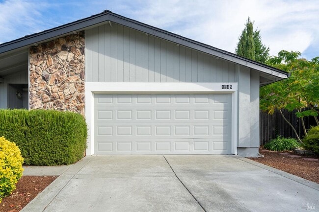 Building Photo - 4248 Leafwood Cir E