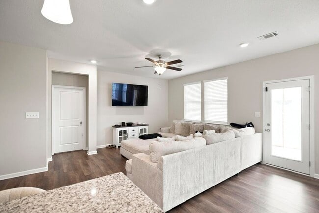 Building Photo - 807 Ivy Glen Dr