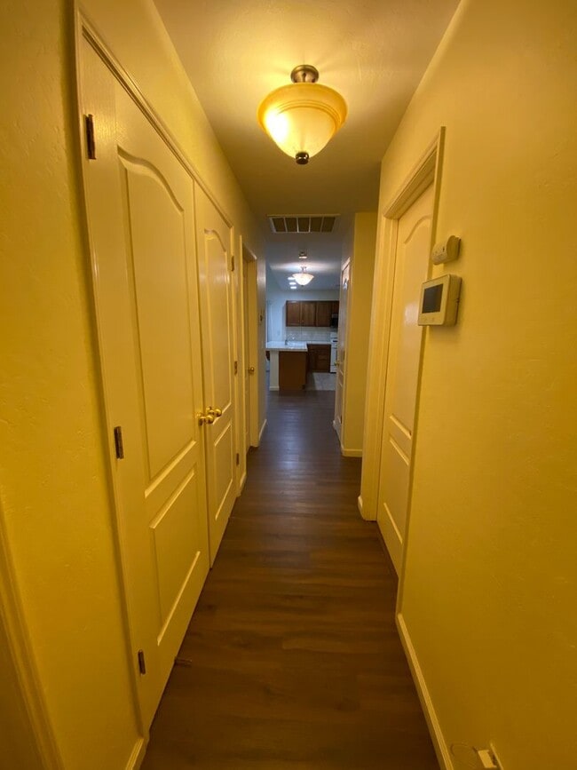 Building Photo - NW Visalia Home coming soon!!