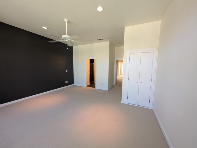 Building Photo - 515 G St