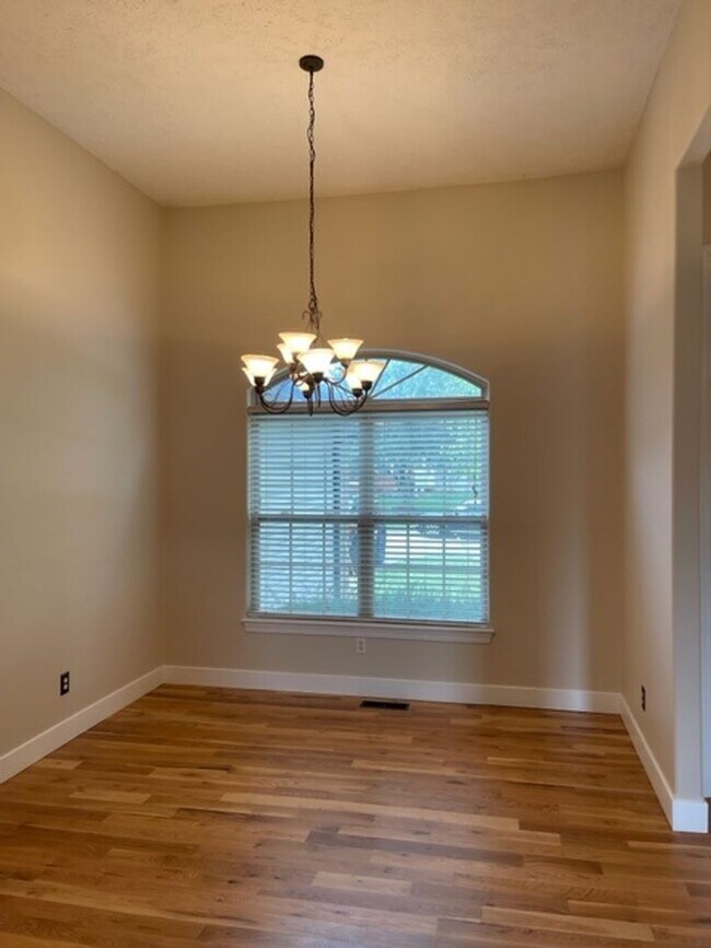 Building Photo - PRE-LEASING - 3 Bedroom in East Republic