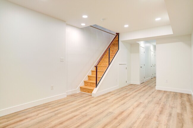 Building Photo - 3023 Harper St