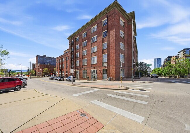 Building Photo - $3,644.95, 2 Beds - 1 Bath, Condo in Denver with Washer and Dryer!