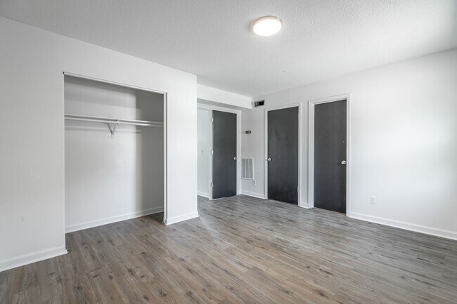 Building Photo - 7437 Private Ln