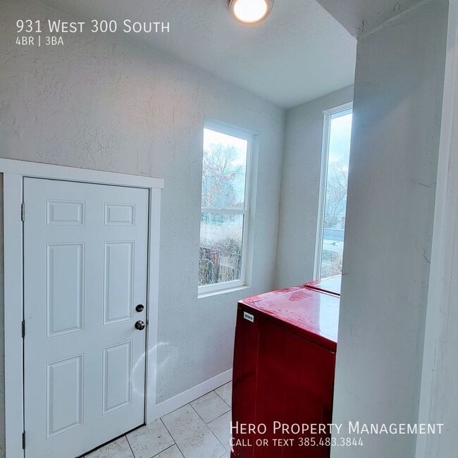 Building Photo - 931 W 300 S